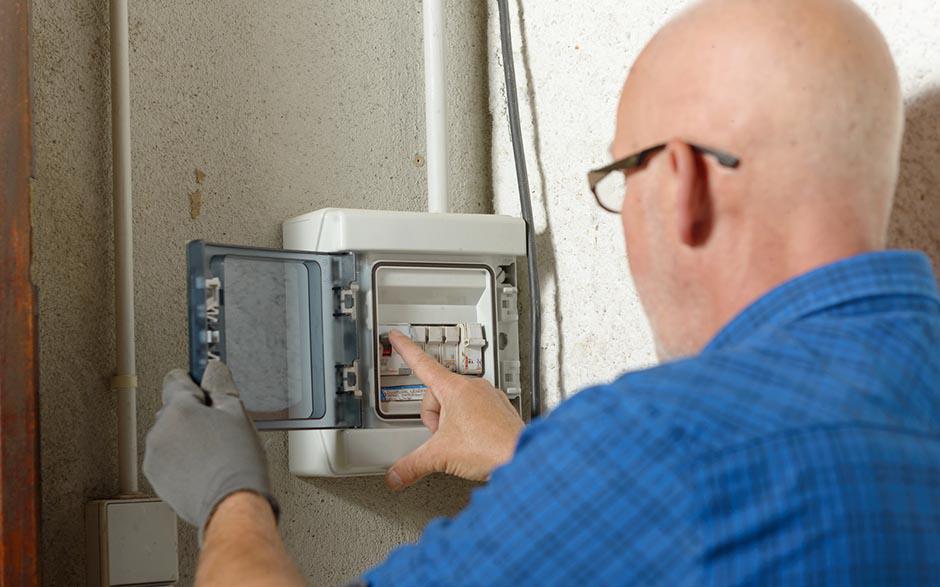 électricien de maintenance Guernes